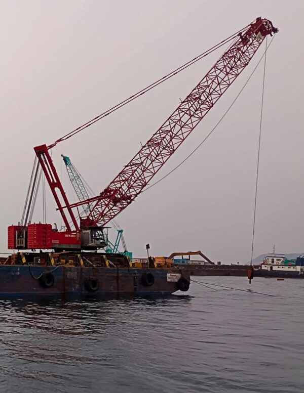 Fuwa QUY250-1 Crawler Crane for sale – 91m Main Boom, 61m Luffing Jib, 31m Fixed Jib – 2010 Model – Located in Maharashtra.